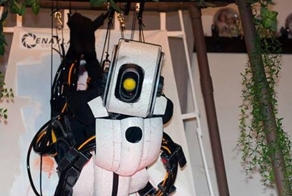 This GLaDOS Cosplay Takes The Cake (VIDEO AND PICTURES)