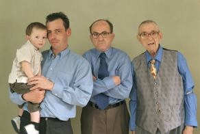 Beautiful Family Portraits with 4+ Living Generations