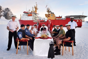 Stunnong photos of preperation for Christmas in different countries