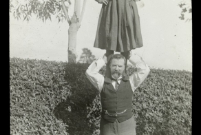 23 Completely Random Old Photos Of People Standing On Things