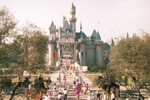 18 Wonderful And Rare Color Photos Of Disneyland In 1955