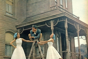 20 Must-See Behind The Scenes Photos From Your Favourite Films