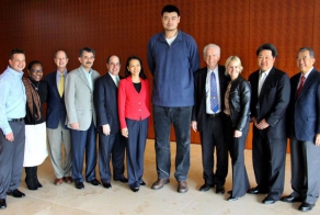 Yao Ming Made People Look Like Tiny Ants