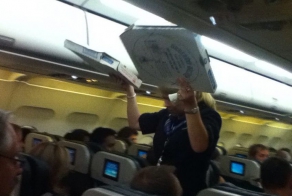 Pilot buys pizza for stranded passengers