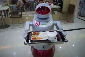 Robot Restaurant in Eastern China
