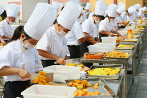 A Bunch Of Chefs In China Made A Huge Pumpkin Pie