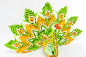 Intricate Paper Animals Crafted with Elaborate Origami Techniques