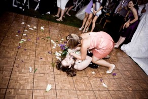 20 Photos Reveal The True Mayhem Of A Wedding Bouquet Toss
