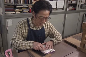 Japanese Craftsman Restores Old Books To Look Good As New