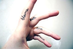 27 Tiny Tattoos That Turn Your Fingers Into Art
