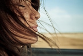 18 Problems Everyone With Long Hair Faces In The Summer