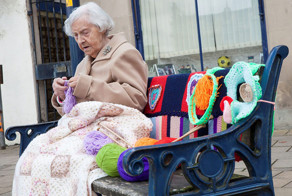 104-Year-Old Street Artist Yarn-Bombs Her Town