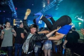 15 People Showing You How NOT To Behave In The Club