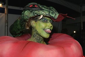 Heidi Klum Finally Reveals This Year’s Costume, Proves She’s The Queen Of Halloween Once More