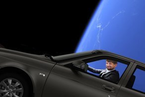 Tesla в космосе: фотожабы и неожиданная реакция соцсетей
