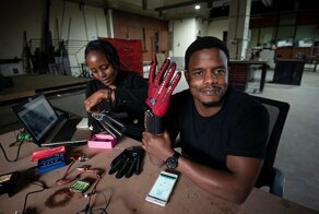 A 25 Y.O. Inventor Invented Smart Gloves That Auto-Translate Sign Language Into Speech