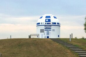 German Professor Who Is A Hardcore Star Wars Fan Has Just Repainted An Observatory Into R2-D2