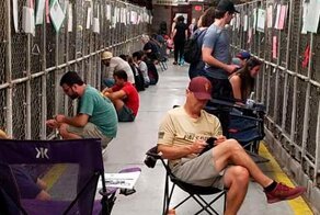“Kindness Is Patriotic:” People Are Skipping July 4th Fireworks To Spend Time With Shelter Dogs