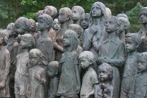 This Heartbreaking Sculpture Depicts The 82 Kids That Were Handed Over To The Nazis