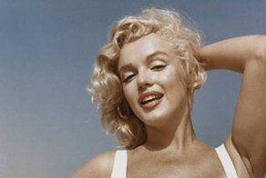17 Photographs Of Marilyn Monroe On The Beach In New York Taken By Sam Shaw