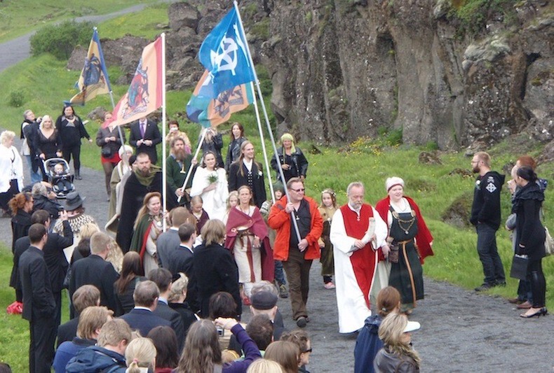 На фото: исландская свадьба