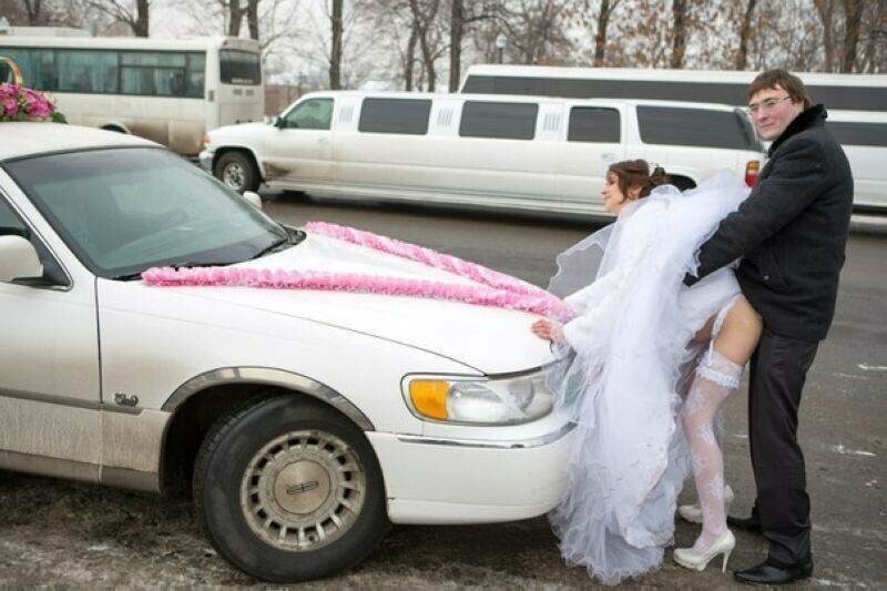 Полуголая невеста готова к брачной ночи