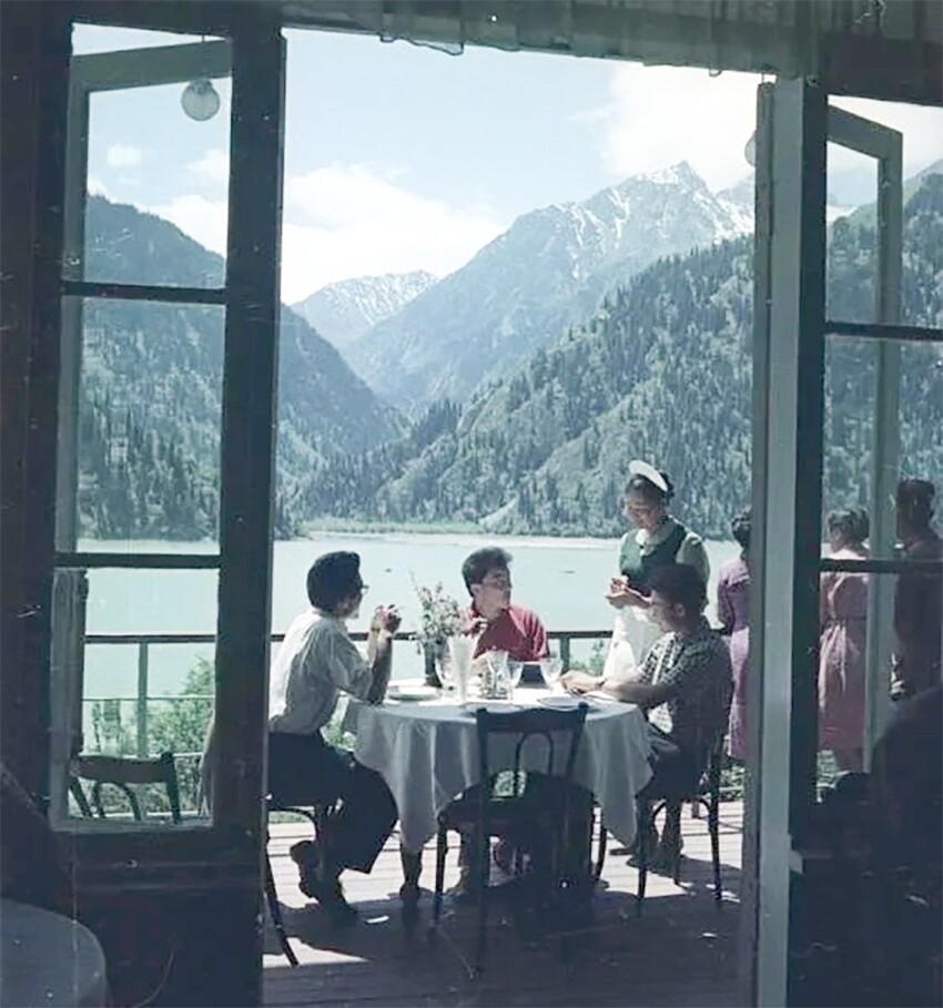 На балконе ресторана на озере Иссык. Всеволод Тарасевич, 1961 год, Казахская ССР