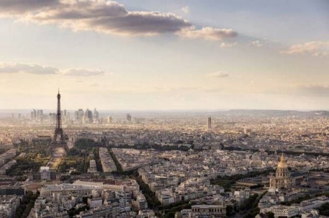 20. «В Париже не поднимайтесь на вершину Эйфелевой башни. Вам придется выложить за это 25 евро и стоять в очереди, хотя вы можете насладиться таким же видом бесплатно с крыши универмага Printemps Haussmann».