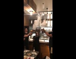 Не самая удачная подача огненного блюда Не самая удачная подача огненного блюда