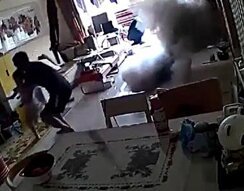 Неудачная зарядка китайского электросамоката в жилой комнате Неудачная зарядка китайского электросамоката в жилой комнате