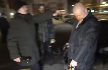 Конфликт активиста движения "СтопХам" и водителя с собакой закончился перцовкой и побегом