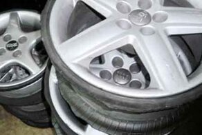 Минский бомж украл колеса и сдал диски на металлолом (2 фото)