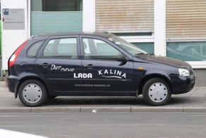 Lada Kalina - какая машина - такой и водила... (2 фото)