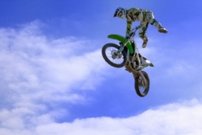 Красивые фото экстремальных мото-виражей (19 фото)