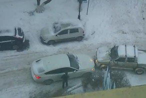 Пьяный водитель BMW GT устроил драку (4 видео)