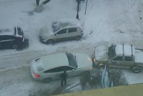 Пьяный водитель BMW GT устроил драку (4 видео)