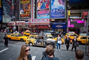 Вокруг света на черном лондонском такси (17 фото)