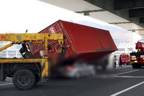 Контейнер сделал из нового Hyundai Elantra лоу-райдер (4 фото)