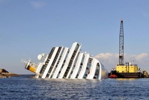 Катастрофы на семи морях (15 фото)