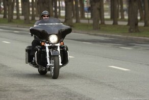 ГИБДД и мотоклуб Ночные волки официально открыли мотосезон на Воробьевых горах (32 фото)