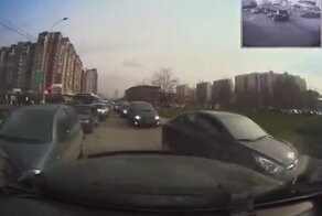 Псих на внедорожнике едет по встречке (видео)