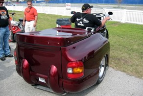 Крутой байк со спецвозможностью (2 фото)