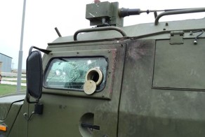 Обстрелянный в Чечне военный автомобиль Тигр (7 фото)