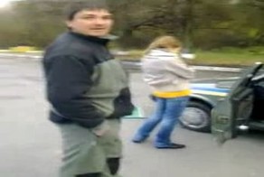 Мужик показал х*й вместо документов