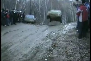 Пилот ралли приземлился в лес