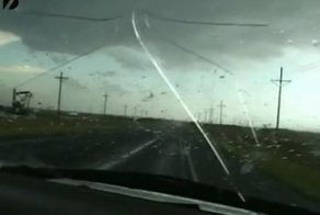 Машина попала под град