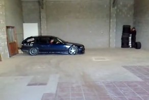 Дрифт в гараже