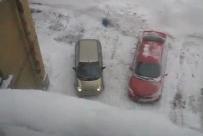 Женщина паркуется - 2 минуты из 10:)