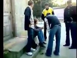 Избили парня