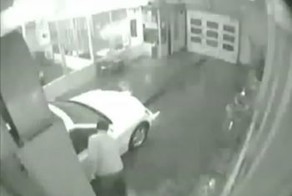 Девушка на мойке